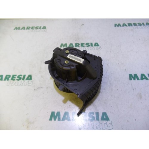 Renault - Megane Scenic - Heating and ventilation fan motor