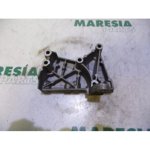 Renault - Megane - Engine mount