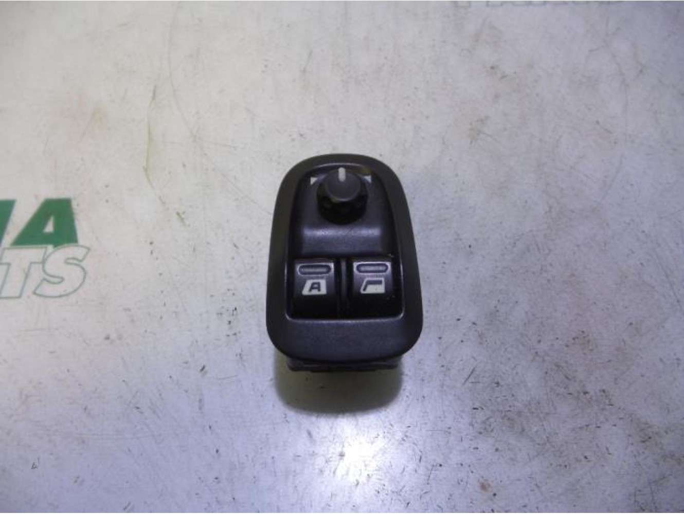 Peugeot - 206 - Multi-functional window switch