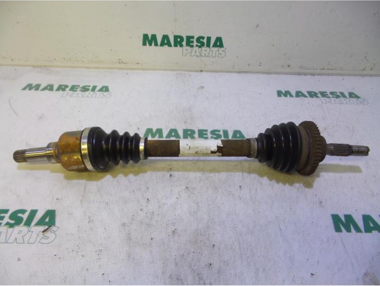 Peugeot - 206 - Aandrijfas links-voor
