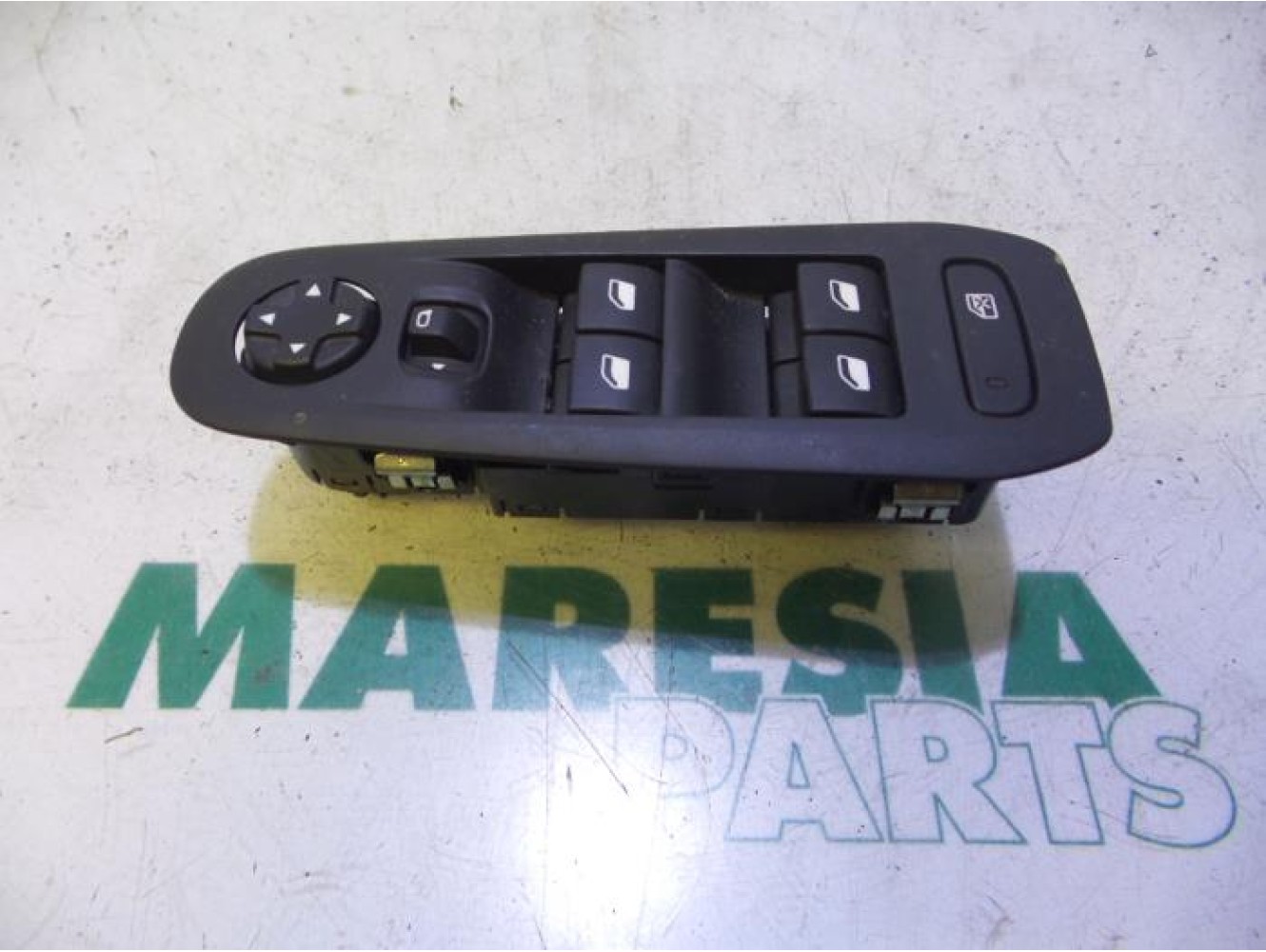 Peugeot - 308 - Multi-functional window switch
