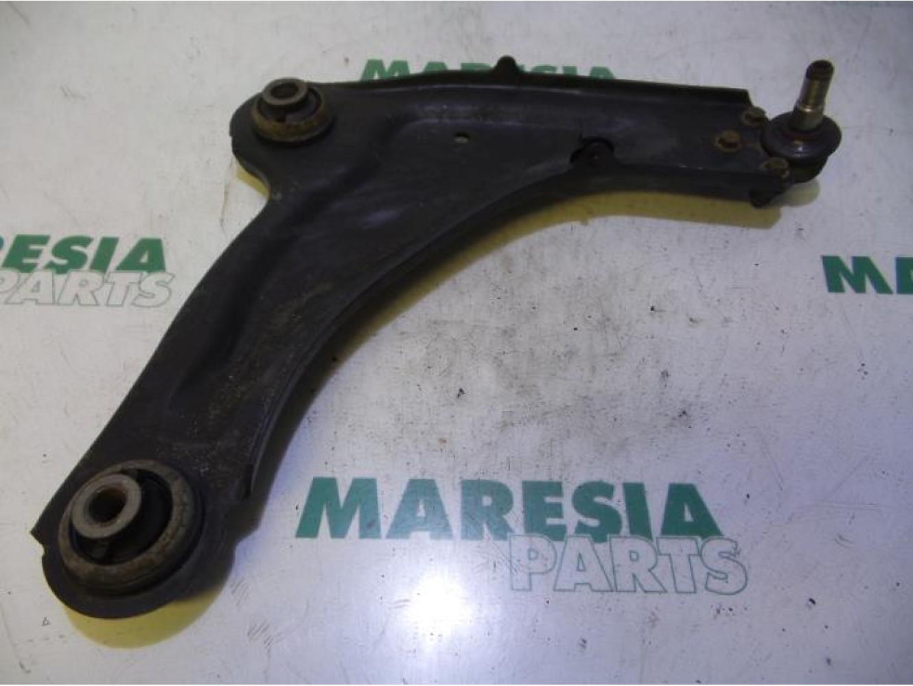 Renault - Laguna - Front lower wishbone, right