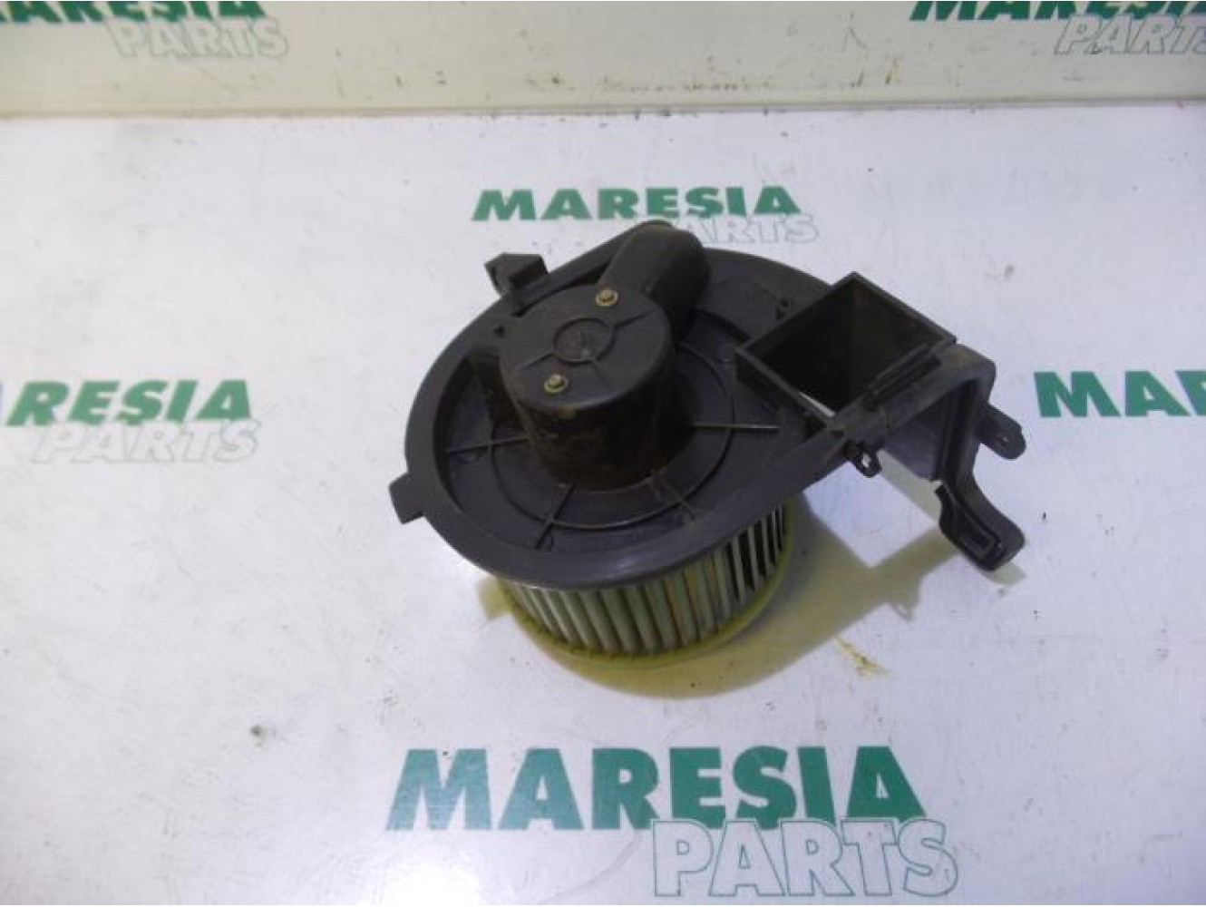 Renault - Clio - Heating and ventilation fan motor