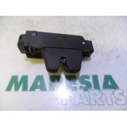 Peugeot - 206 - Tailgate lock mechanism