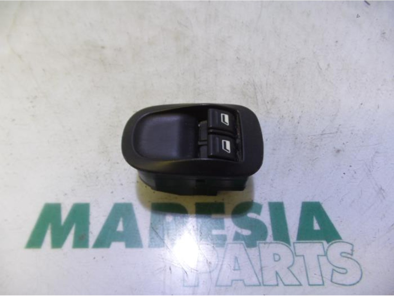 Peugeot - 206 - Multi-functional window switch