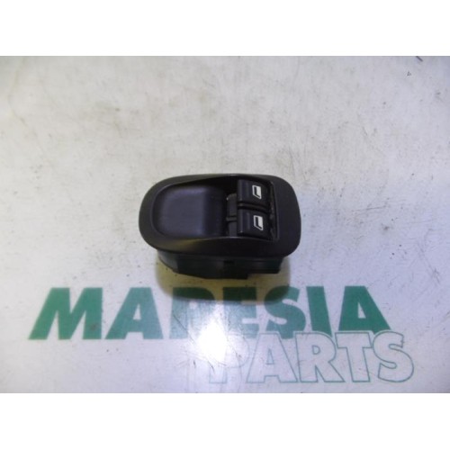 Peugeot - 206 - Multi-functional window switch