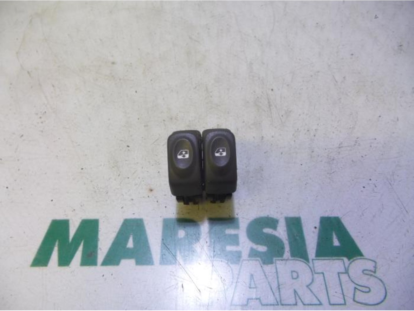 Renault - Megane Scenic - Multi-functional window switch