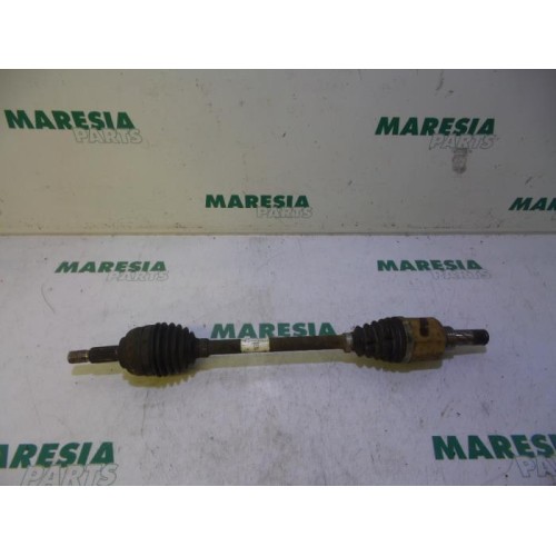 Renault - Clio - Front drive shaft, left