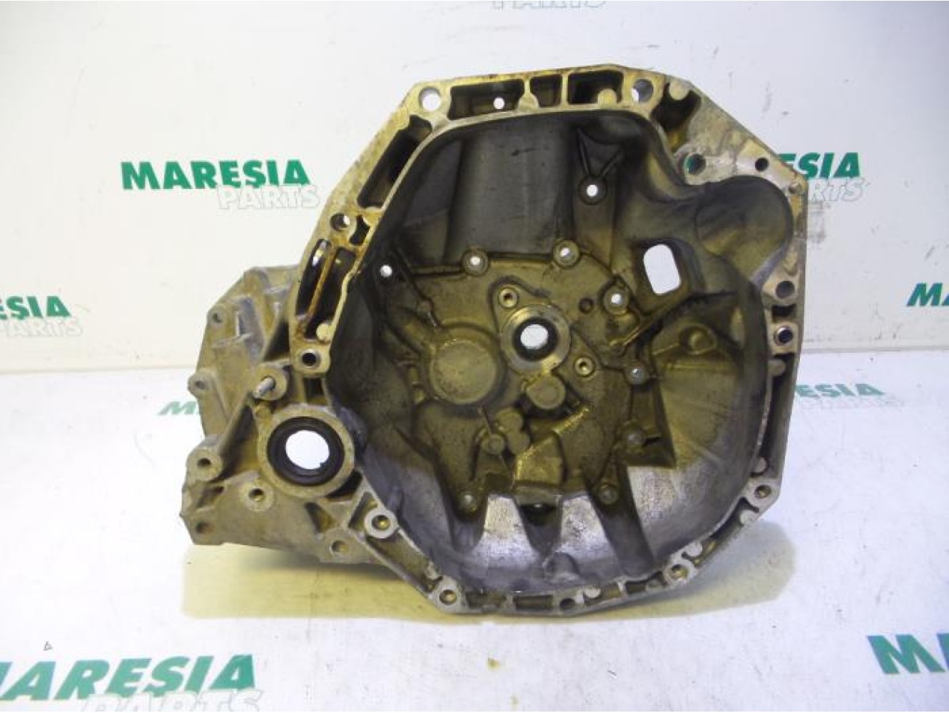 Renault - Clio - Gearbox casing