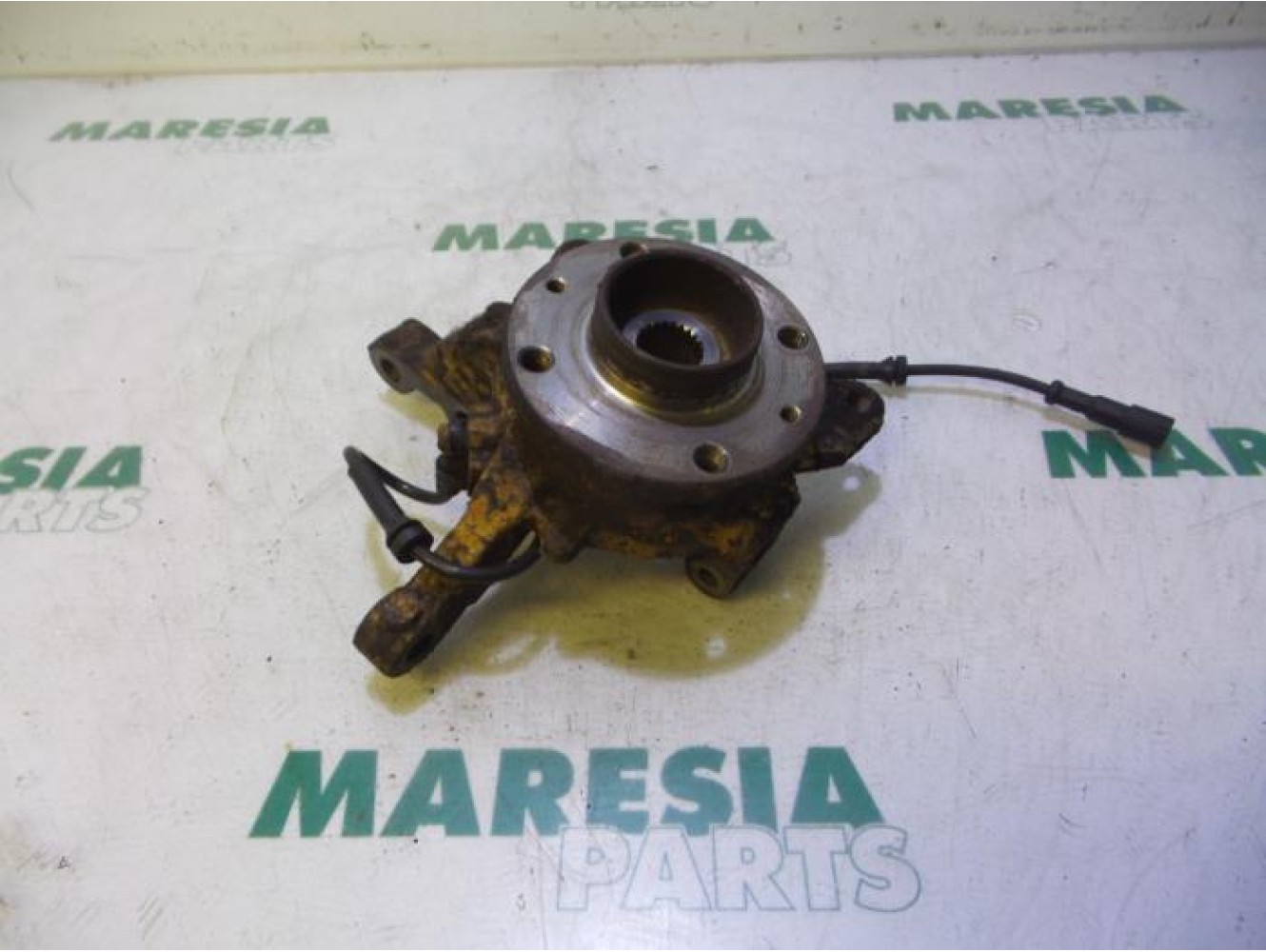 Renault - Megane Scenic - Knuckle, front right