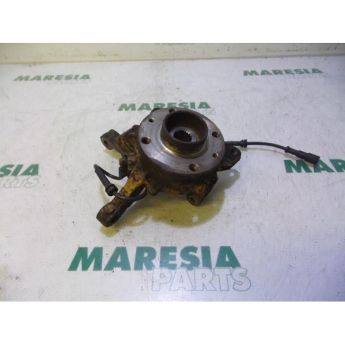 Renault - Megane Scenic - Knuckle, front right