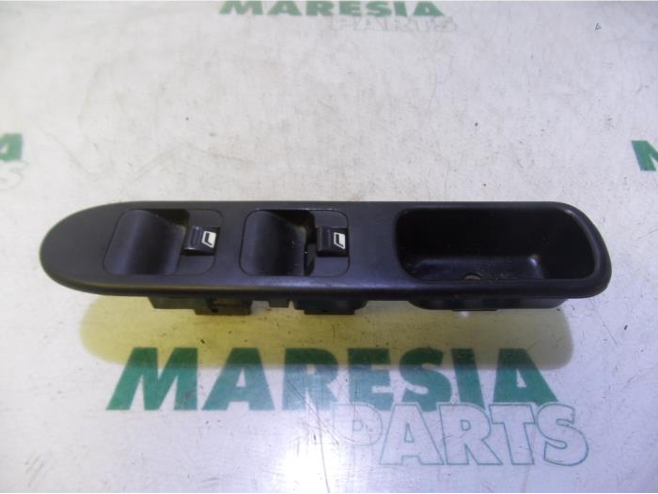 Peugeot - 307 - Multi-functional window switch
