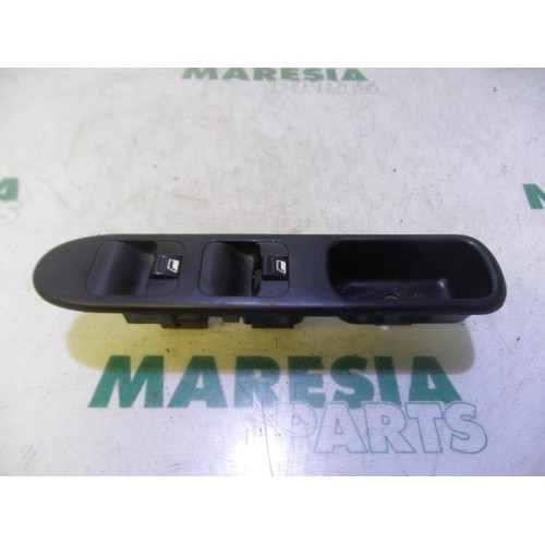 Peugeot - 307 - Multi-functional window switch