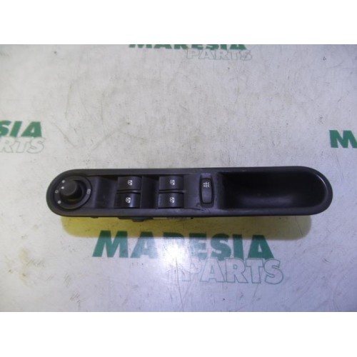 Renault - Espace - Multi-functional window switch