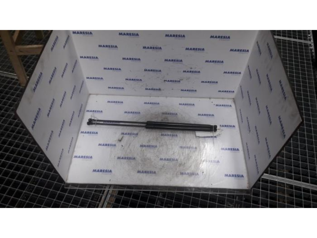 Citroen - C4 Picasso - Set of tailgate gas struts