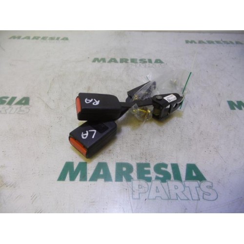 Peugeot - 307 - Insertion ceinture de sécurité arrière centre