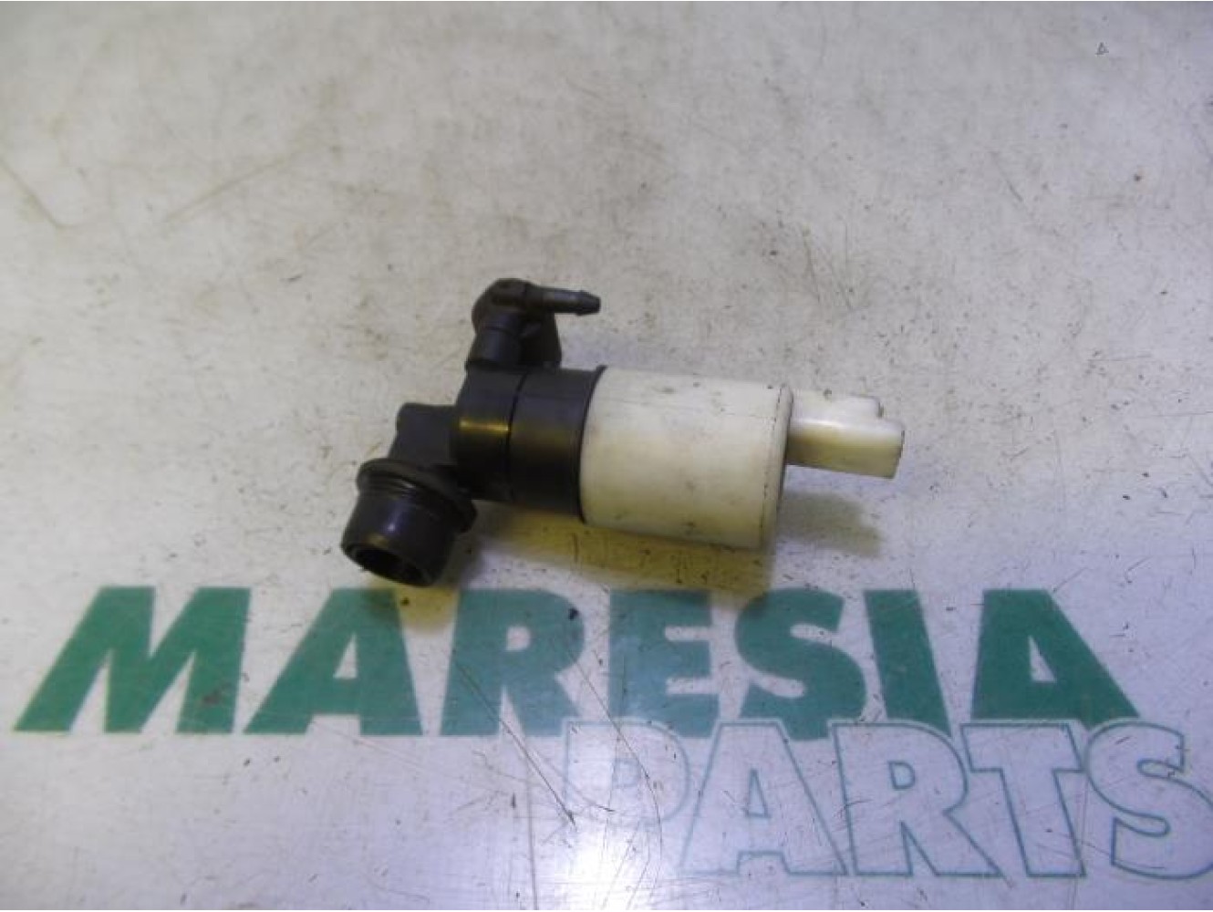 Renault - Megane Scenic - Windscreen washer pump