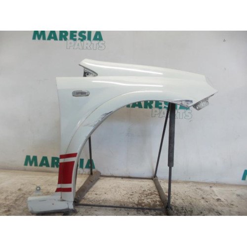 Fiat - Punto - Front wing, right