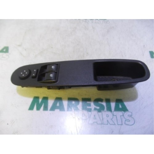 Fiat - Punto - Multi-functional window switch
