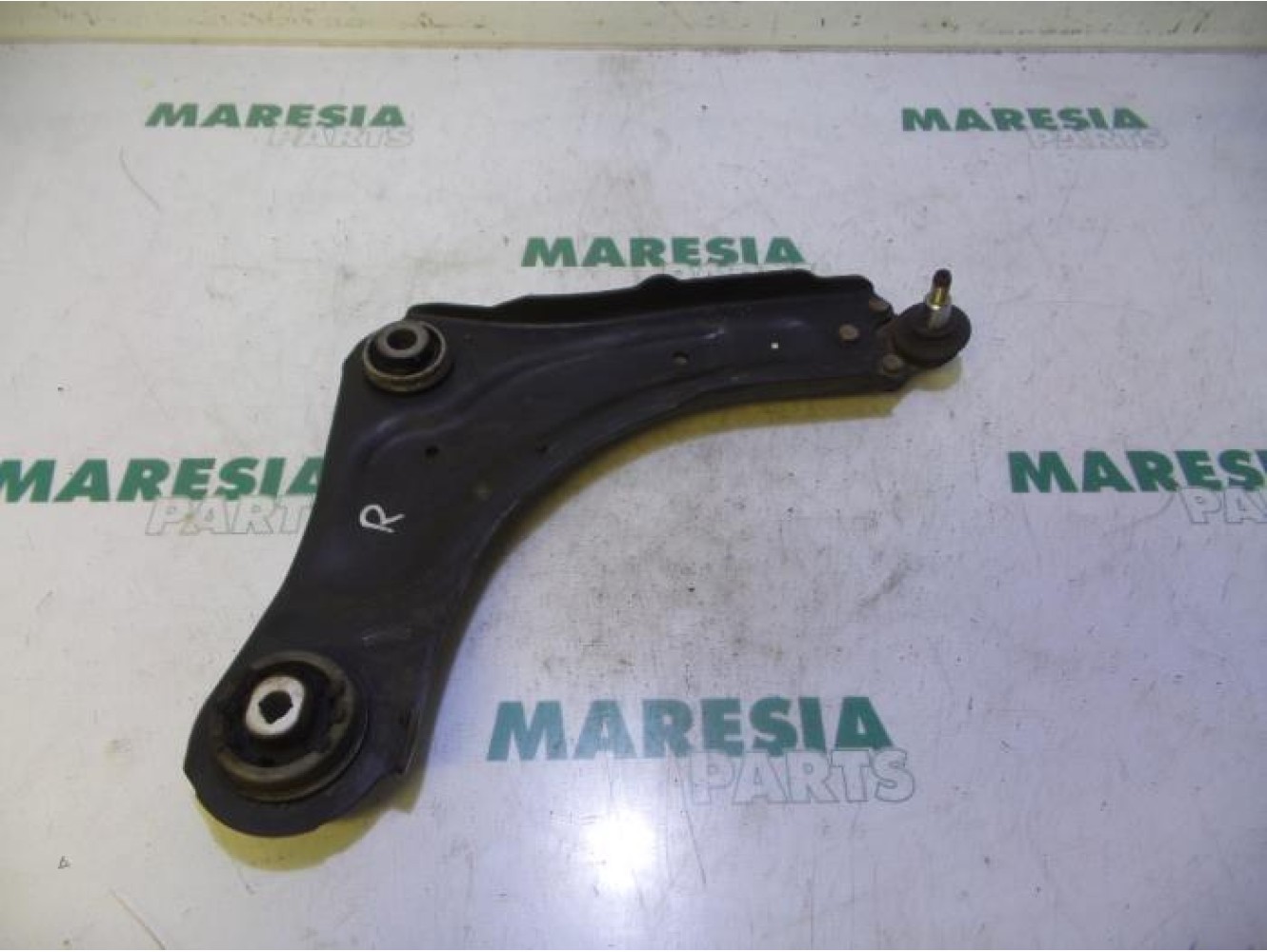 Renault - Megane Scenic - Front lower wishbone, right
