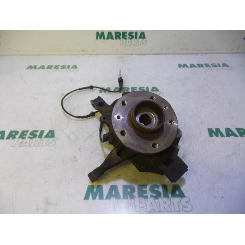Renault - Megane Scenic - Knuckle, front right
