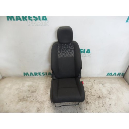 Renault - Megane - Seat, right