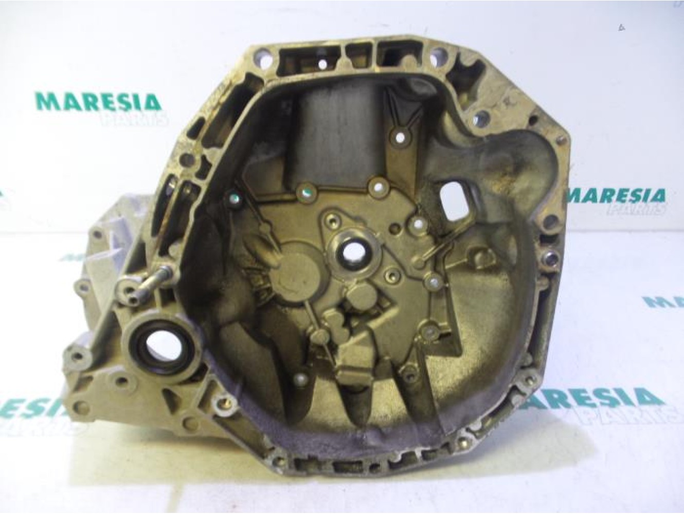 Renault - Clio - Gearbox casing