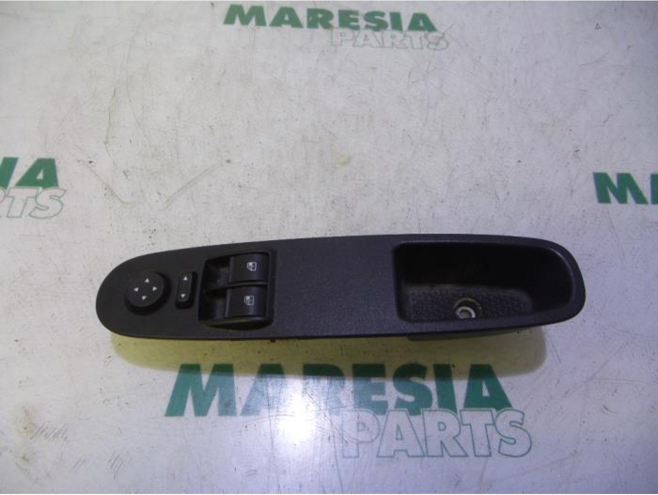 Fiat - Punto - Multi-functional window switch