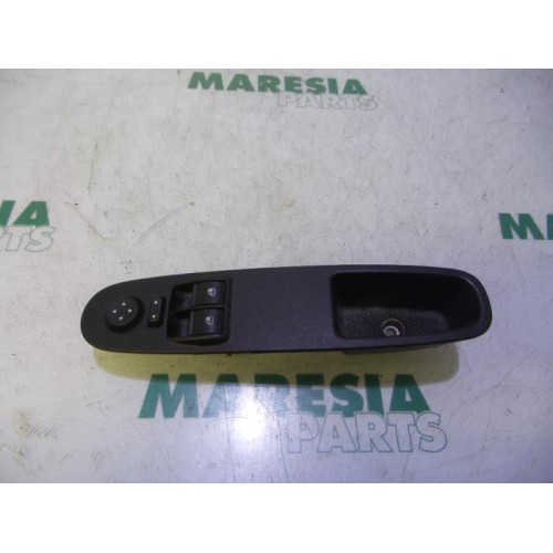 Fiat - Punto - Multi-functional window switch