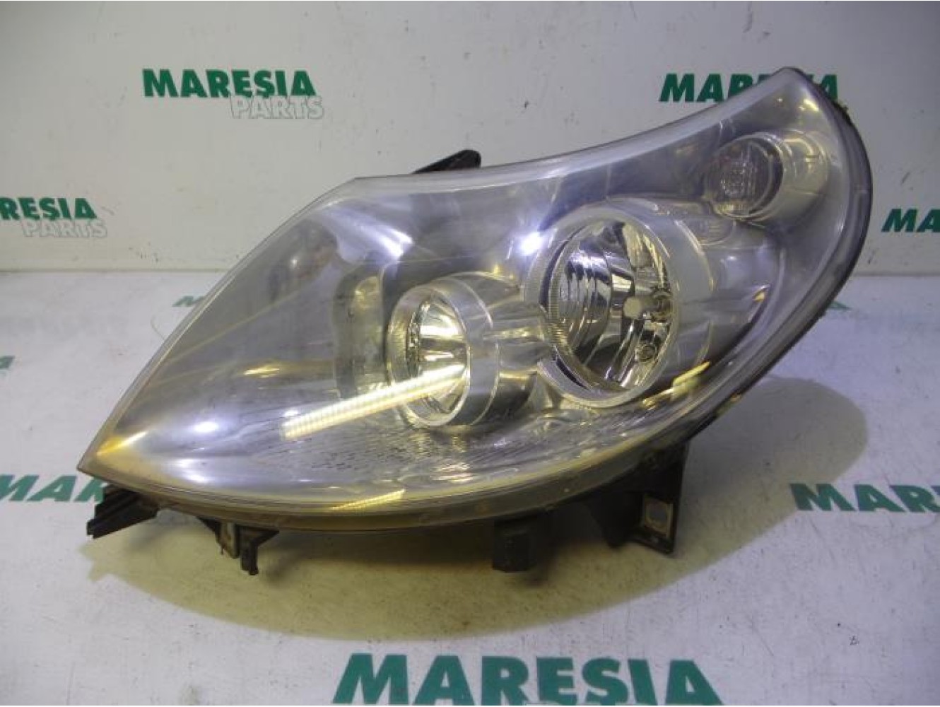 Peugeot - Boxer - Koplamp links