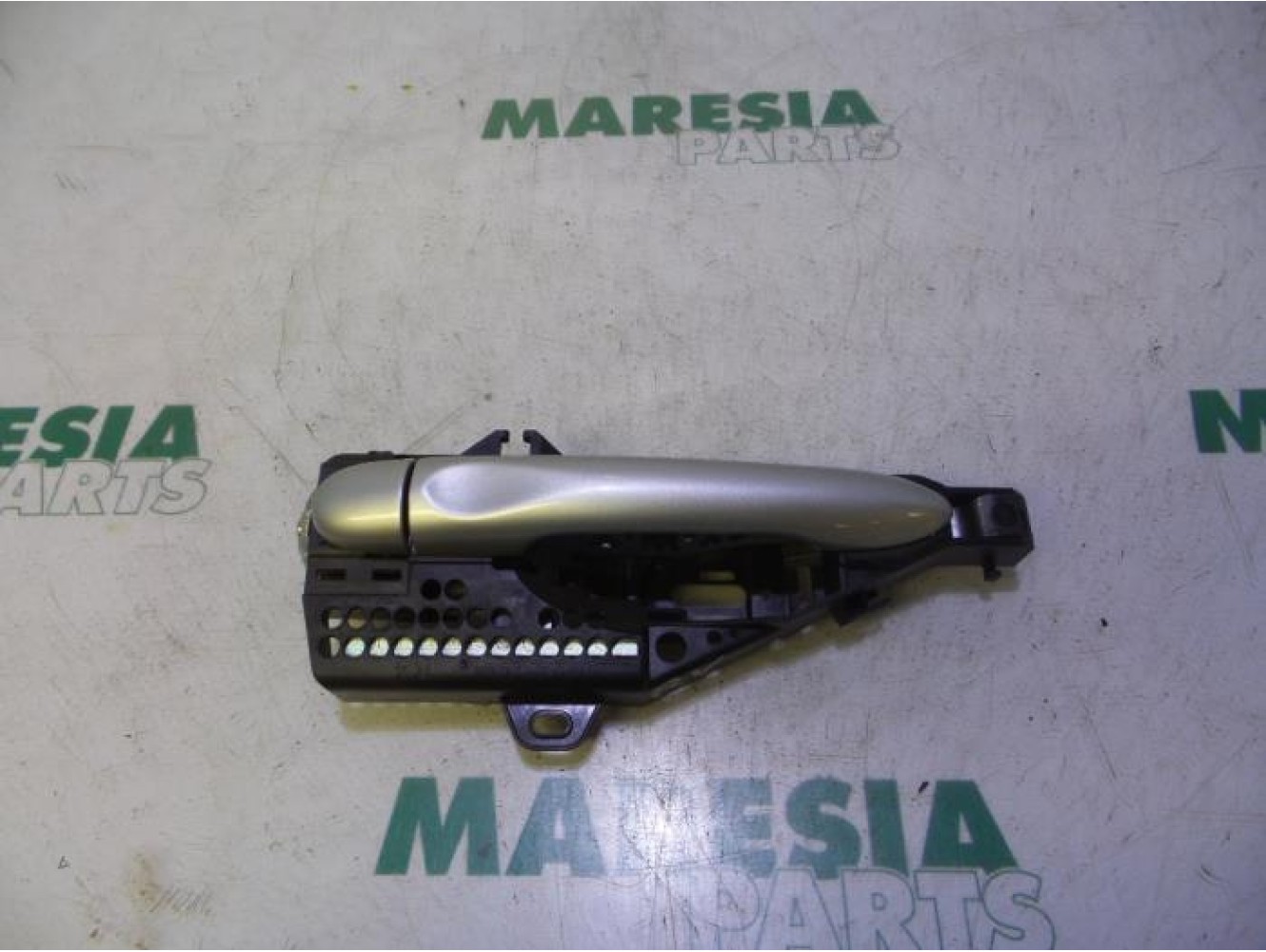 Renault - Clio - Front door handle 4-door, right