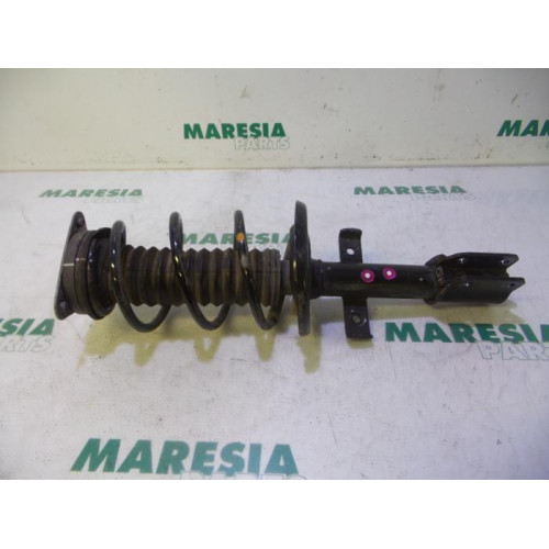 Renault - Clio - Front shock absorber rod, right