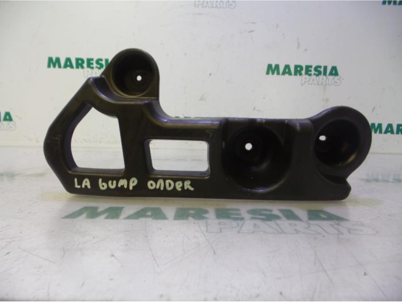 Renault - Clio - Rear bumper frame