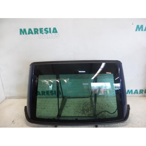 Renault - Megane - Rear window