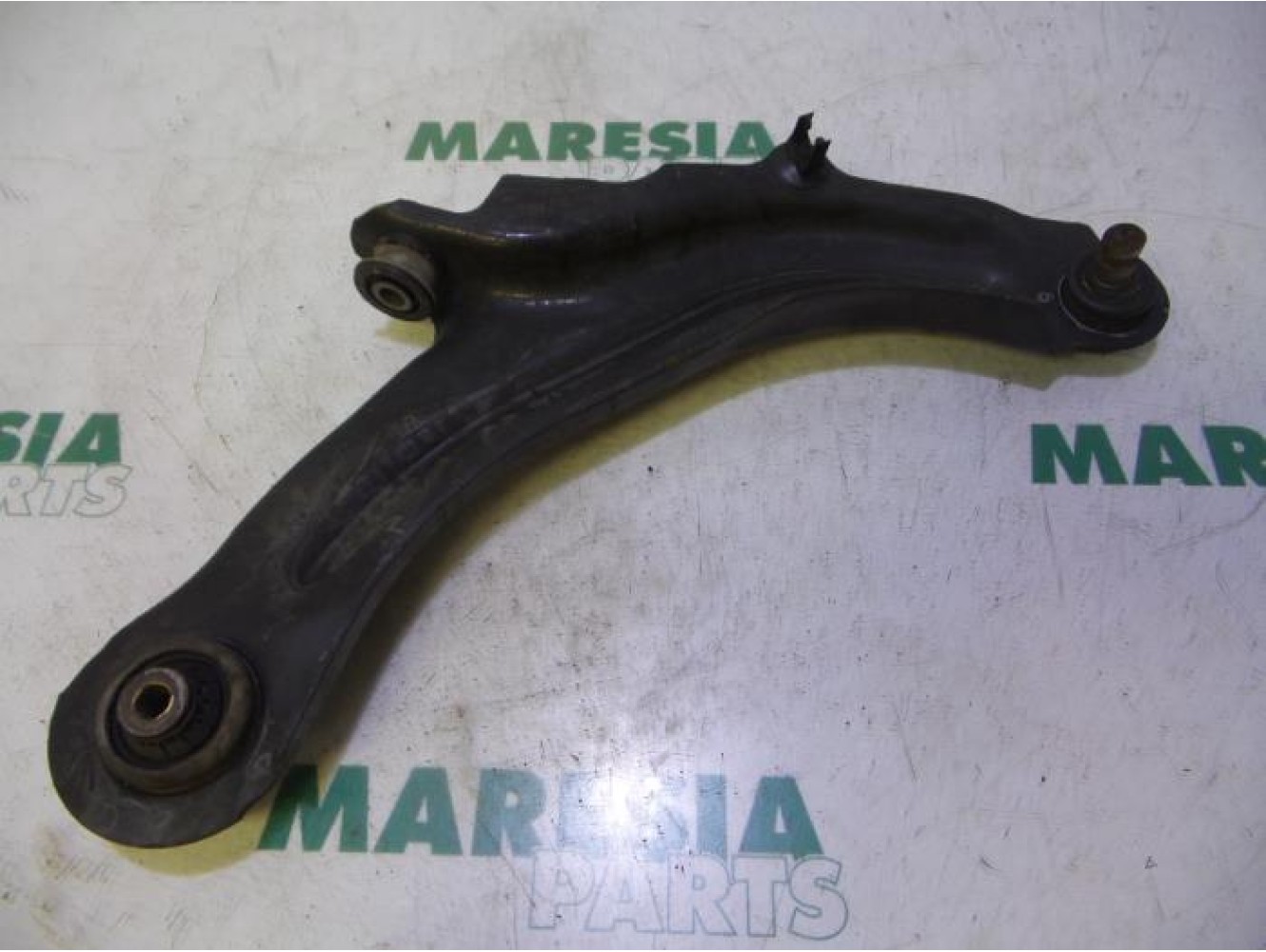 Renault - Megane - Front lower wishbone, right