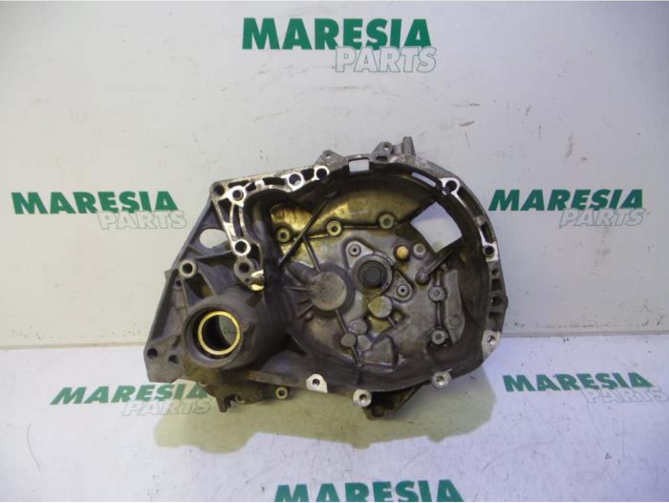 Renault - Megane Scenic - Gearbox casing