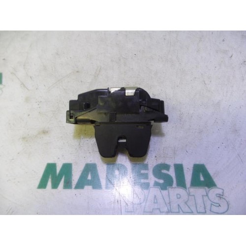 Peugeot - 308 - Tailgate lock mechanism