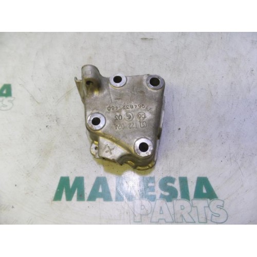 Peugeot - 307 - Engine mount