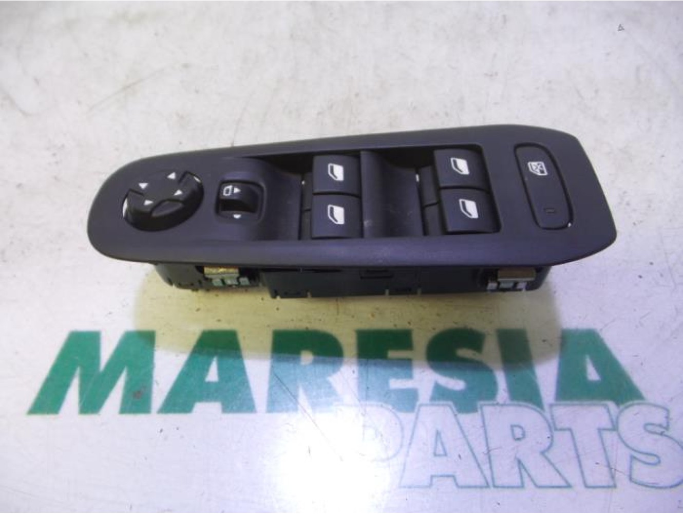 Peugeot - 308 - Multi-functional window switch