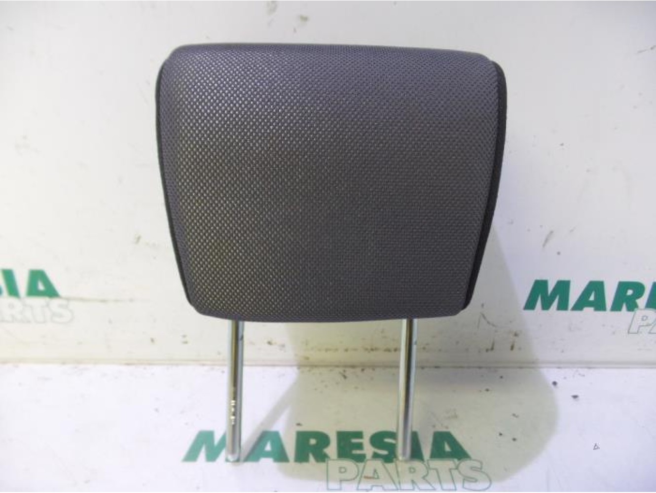 Fiat - Punto - Headrest
