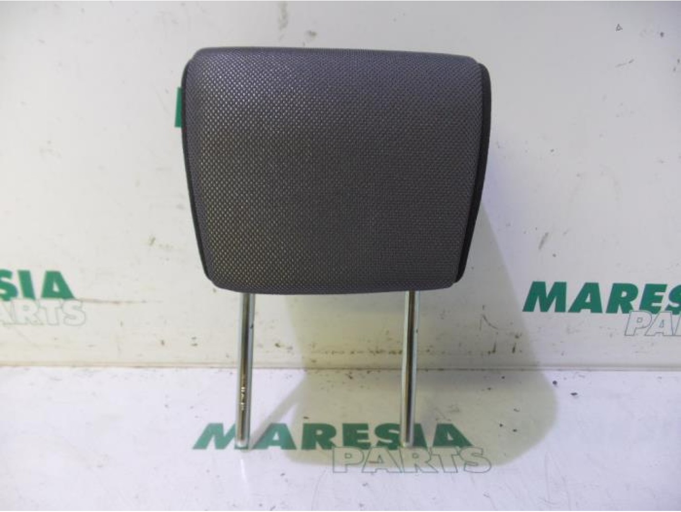 Fiat - Punto - Headrest