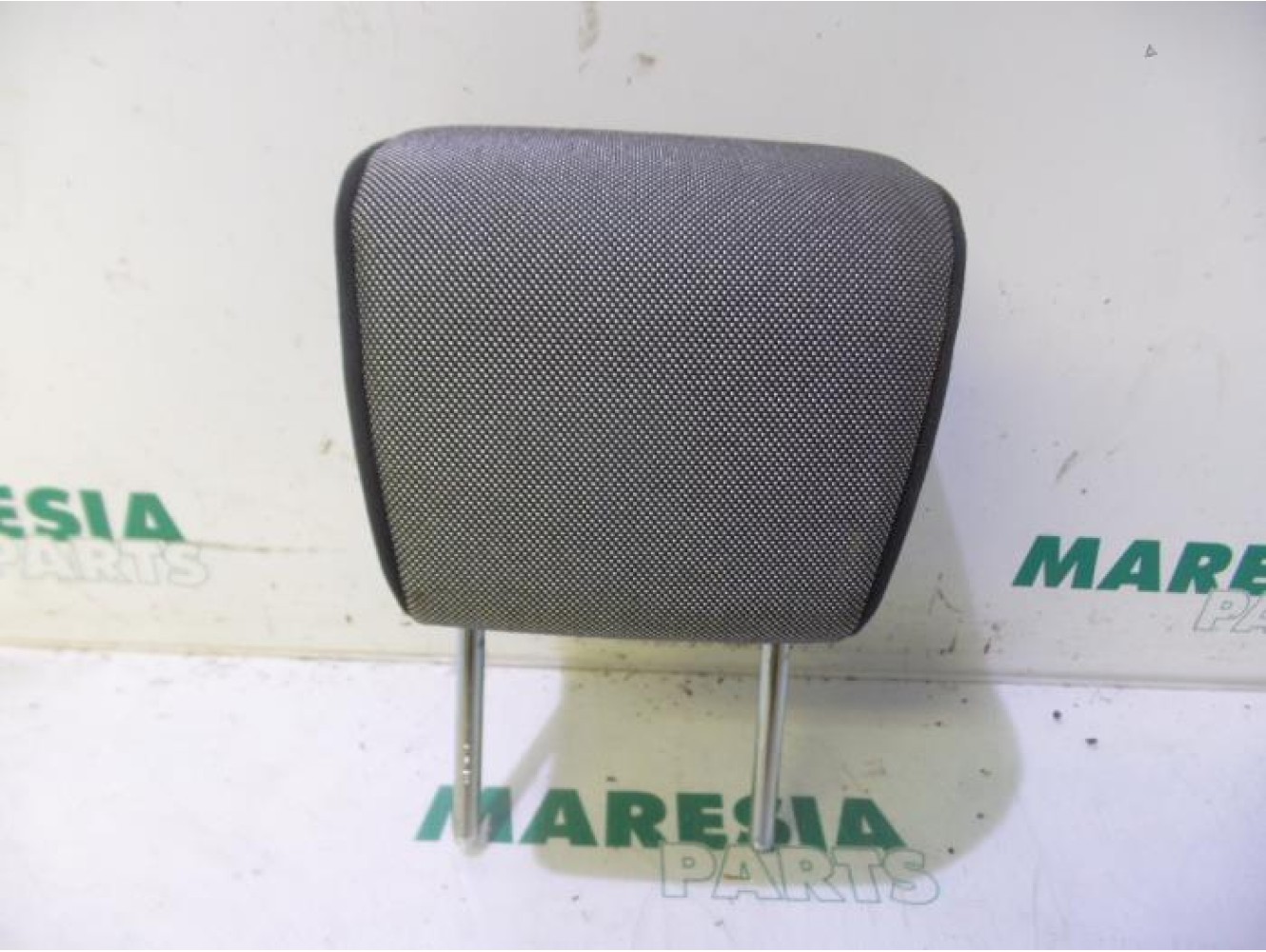 Fiat - Punto - Headrest