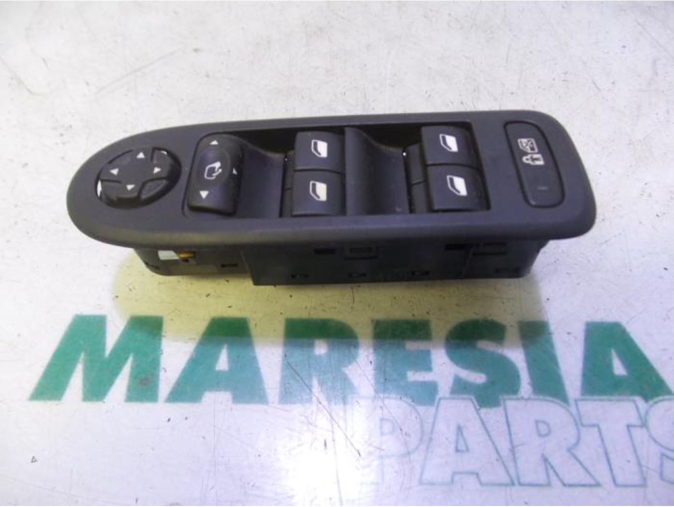 Citroen - C5 - Multi-functional window switch