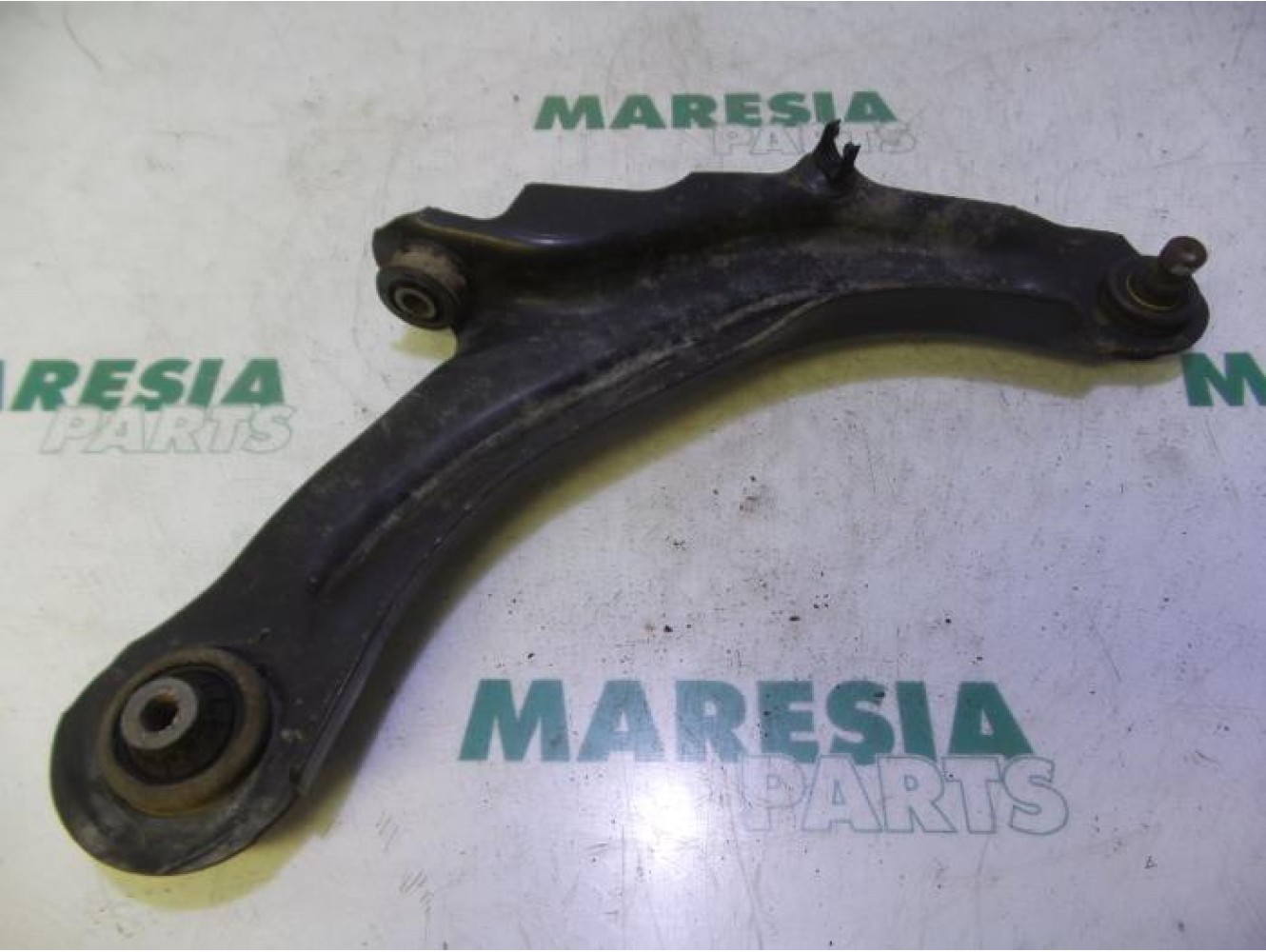 Renault - Grand Scenic - Front lower wishbone, right