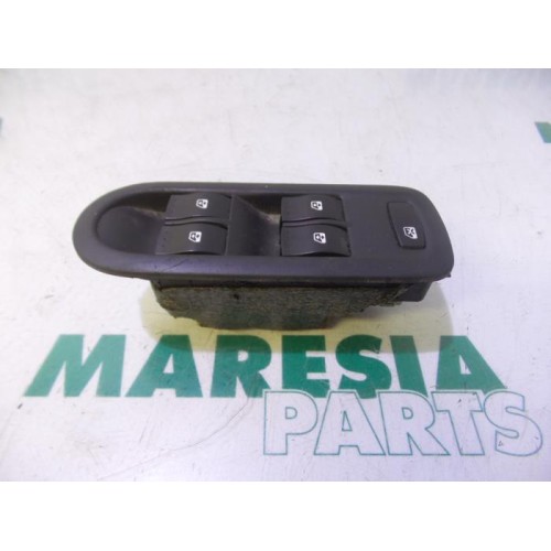 Renault - Grand Scenic - Multi-functional window switch