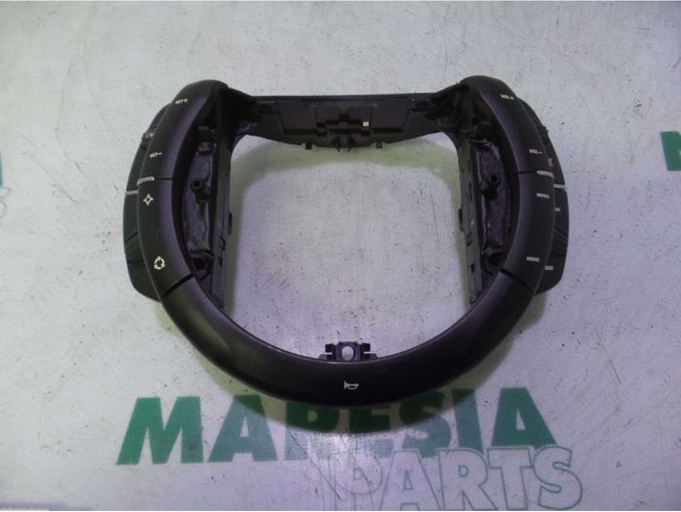 Citroen - C4 Picasso - Steering wheel mounted radio control