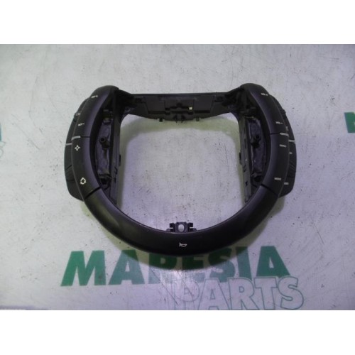 Citroen - C4 Picasso - Steering wheel mounted radio control