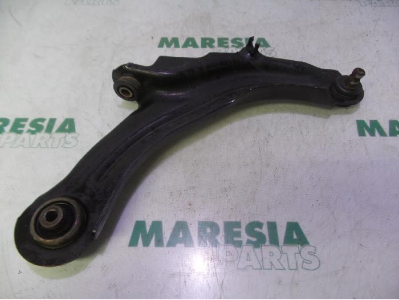 Renault - Megane Scenic - Front lower wishbone, right