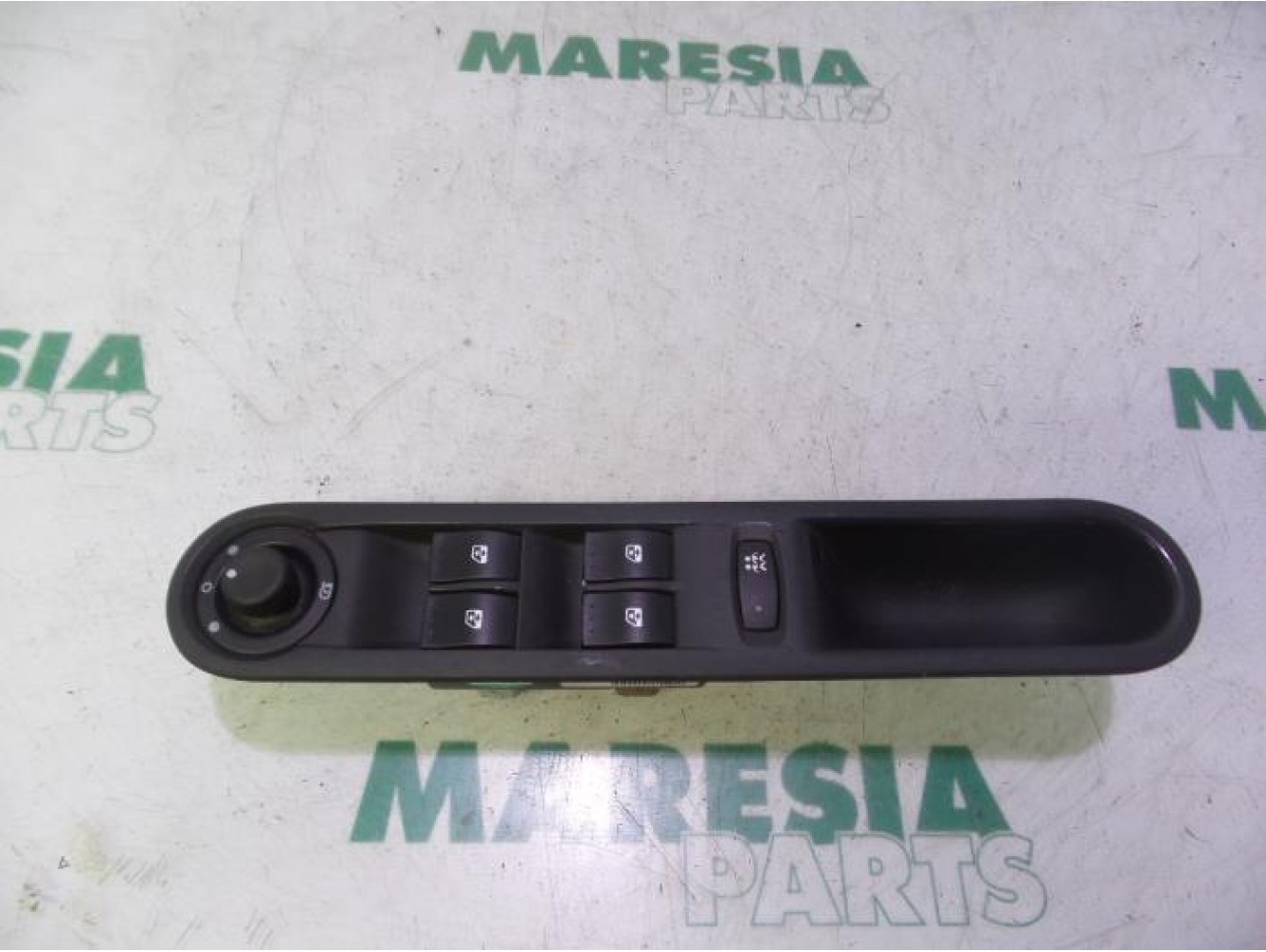 Renault - Espace - Multi-functional window switch