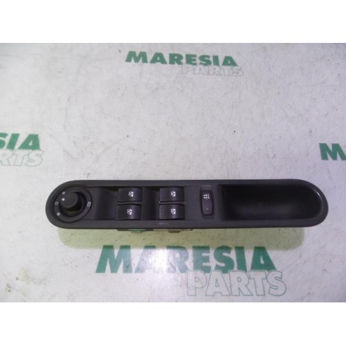 Renault - Espace - Multi-functional window switch